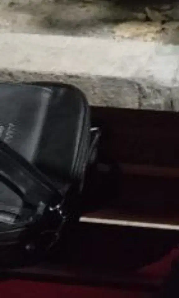 یک کیف دوشی مشکی در بند دره گم شده|اشیا|بیرجند, |دیوار