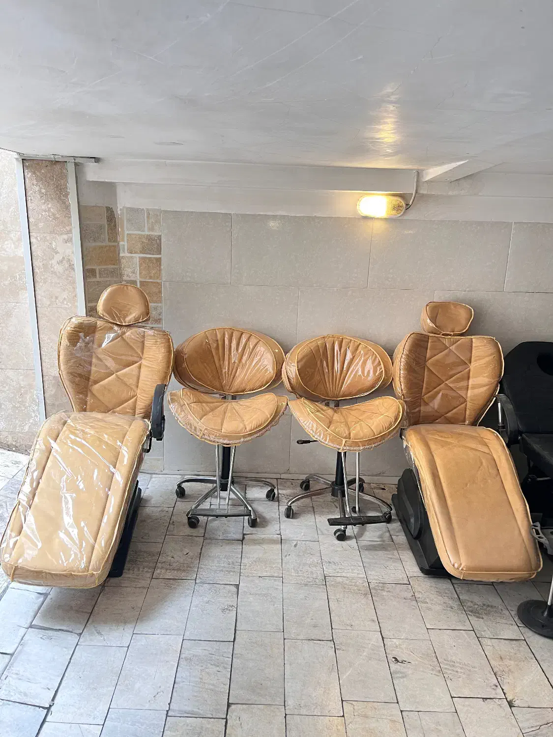 لوازم ارایشگاه در حد نو ارسال رایگان صندلی تخت تتو|آرایشگاه و سالن‌های زیبایی|تهران, مینای شمالی (مخبر)|دیوار