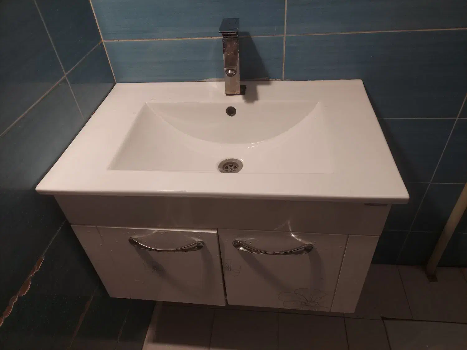 ست روشویی و آیینه باکس pvc، ضد آب، در حد نو|لوازم سرویس بهداشتی|تهران, اوقاف|دیوار