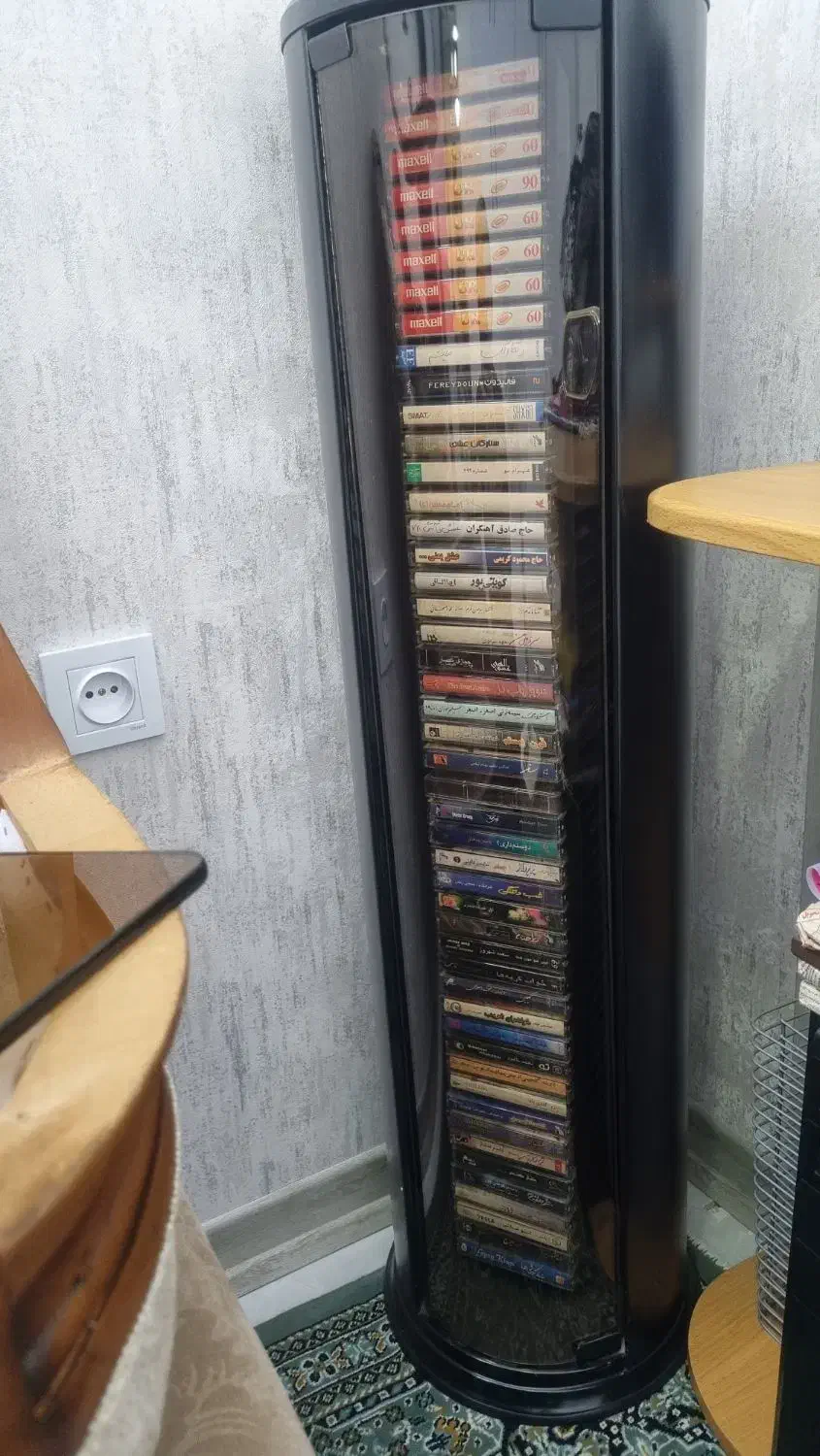 جا نواری با ۹۲عدد نوار های قدیمی|کلکسیون اشیاء عتیقه|کرج, شهرک جهان‌نما|دیوار