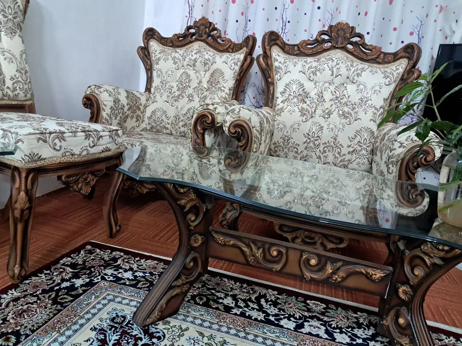 مبل سلطنتی ۹ نفره  شیک  با کاور پارچه ای تمیز|مبلمان خانگی و میز عسلی|خرم‌آباد (تنکابن), |دیوار