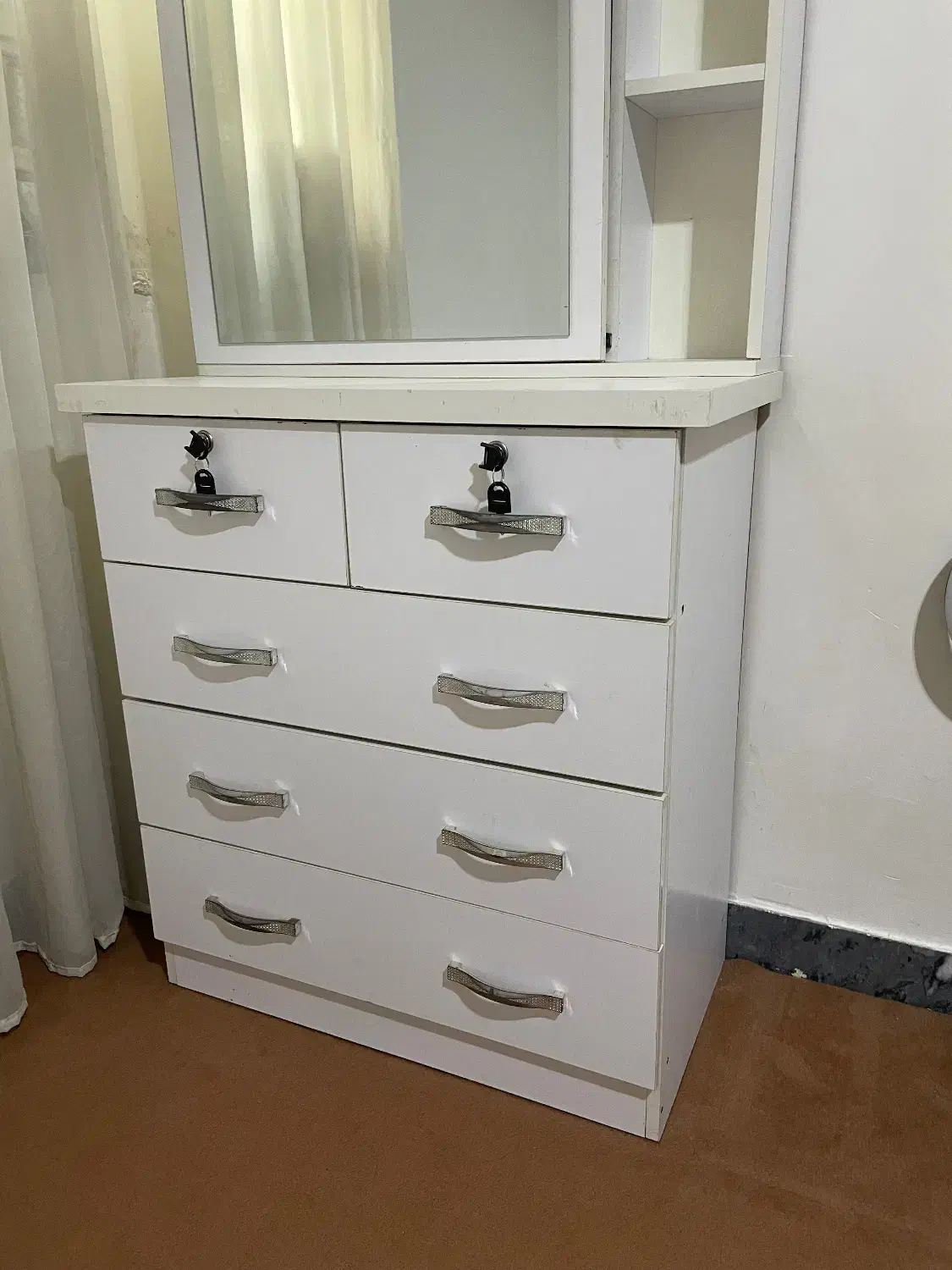 تشک یک نفره و میز ارایشی|تشک تختخواب|دوگنبدان, |دیوار