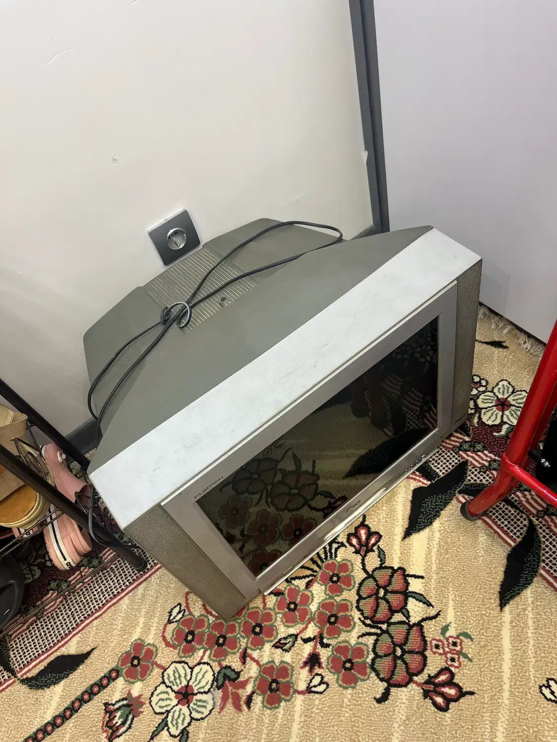 تلویزیون LG پشت دار|تلویزیون و پروژکتور|اصفهان, رهنان|دیوار