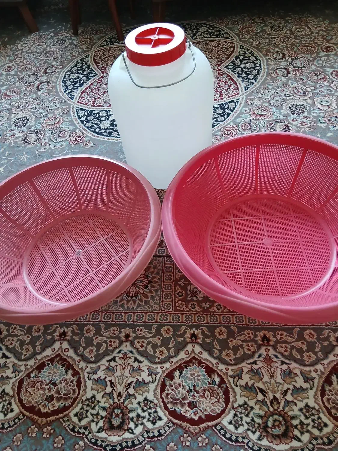 دوعدد ابکش پلاستکی بزرگ و یک دبه ۲۰ لیتری|ظروف نگهدارنده، پلاستیکی، یکبارمصرف|شیراز, نصر|دیوار