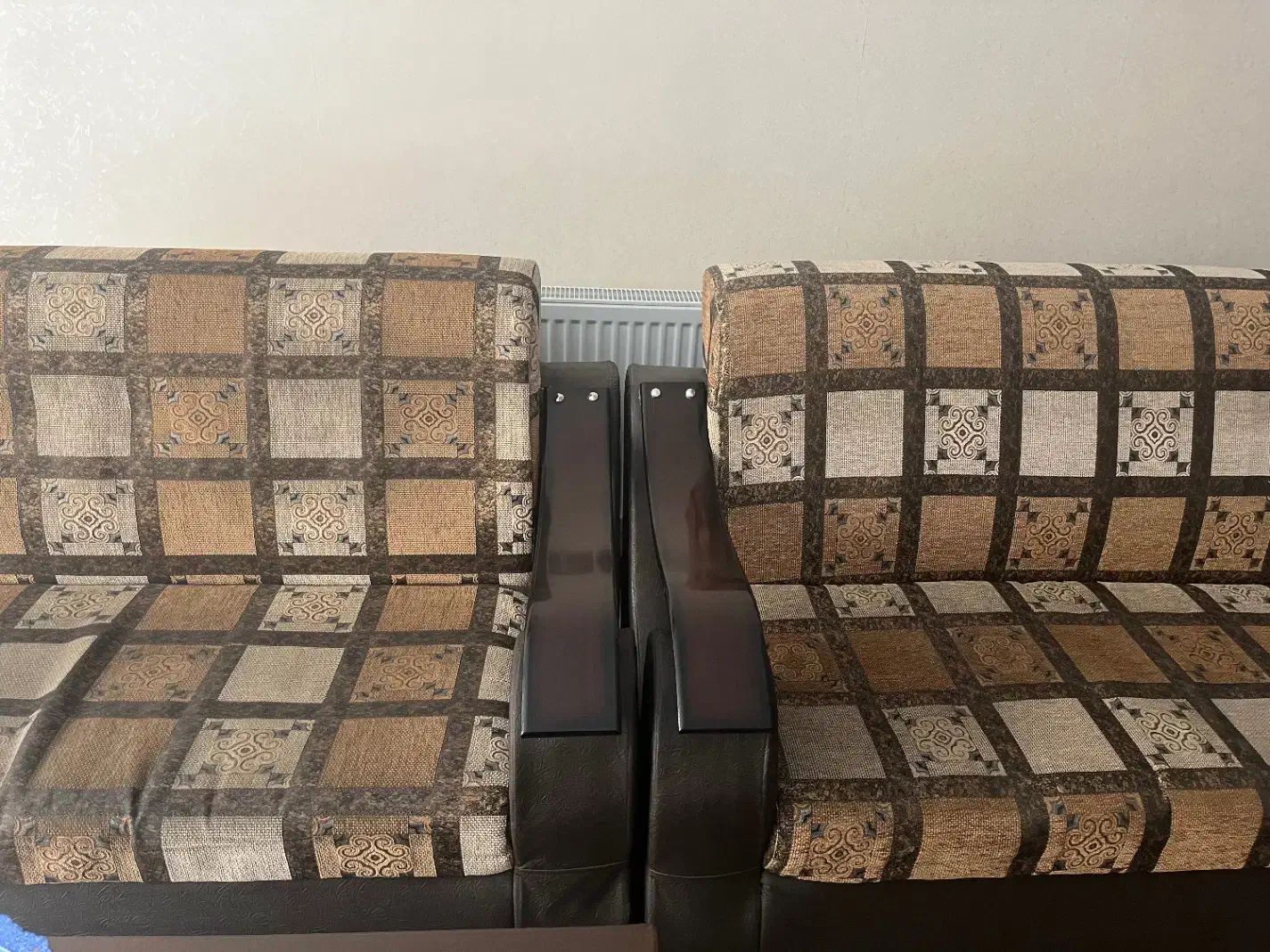 مبل دست دوم همراه با یک میز|مبلمان خانگی و میز عسلی|اصفهان, گلزار|دیوار