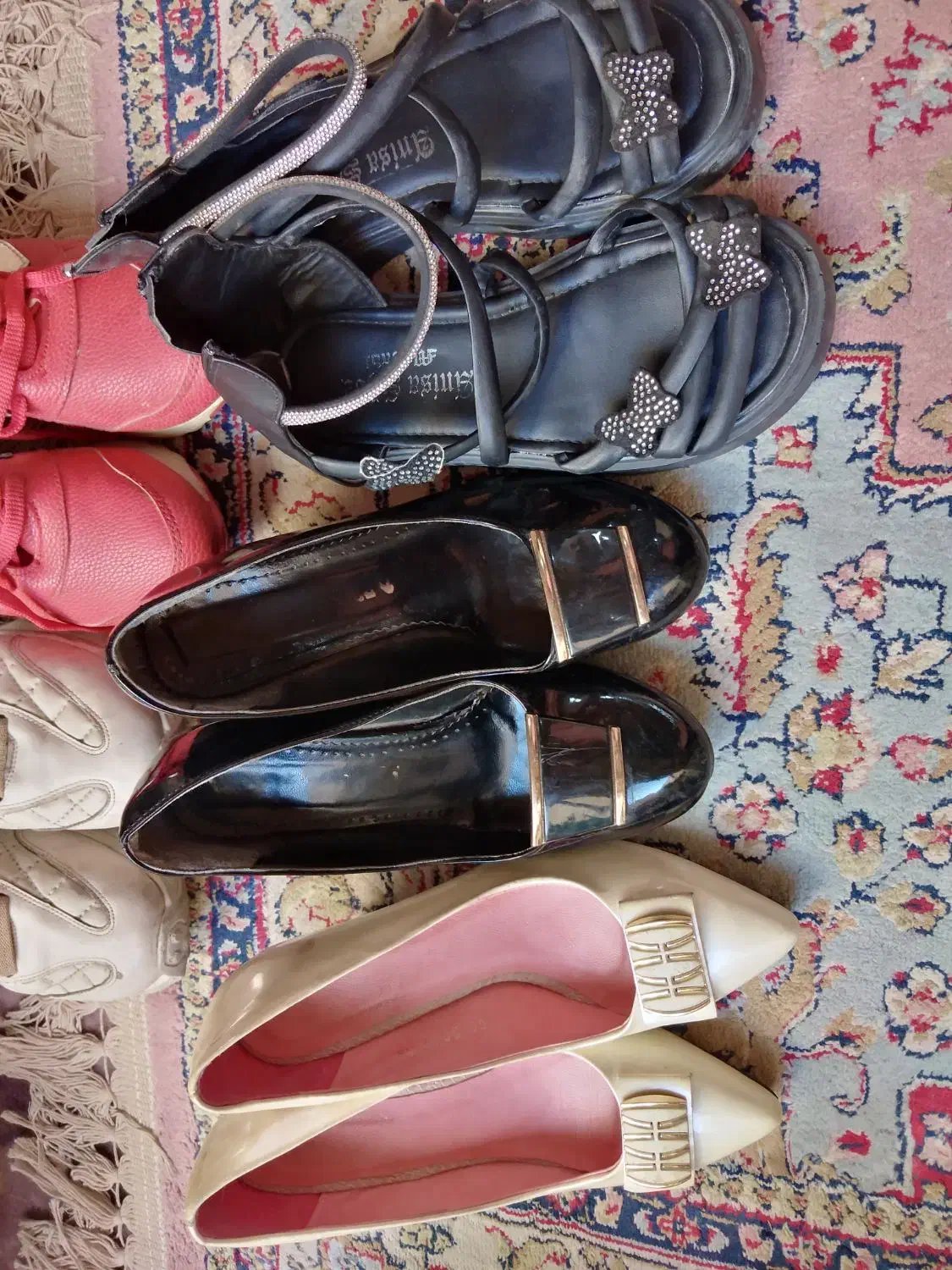 کفش|حراج|اندیشه, اندیشه فاز ۵|دیوار