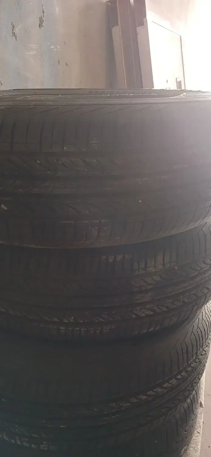 لاستیک خارجی واسه ماشینهای شاسی بلند|قطعات یدکی و لوازم جانبی|پردیس, سیاه سنگ|دیوار