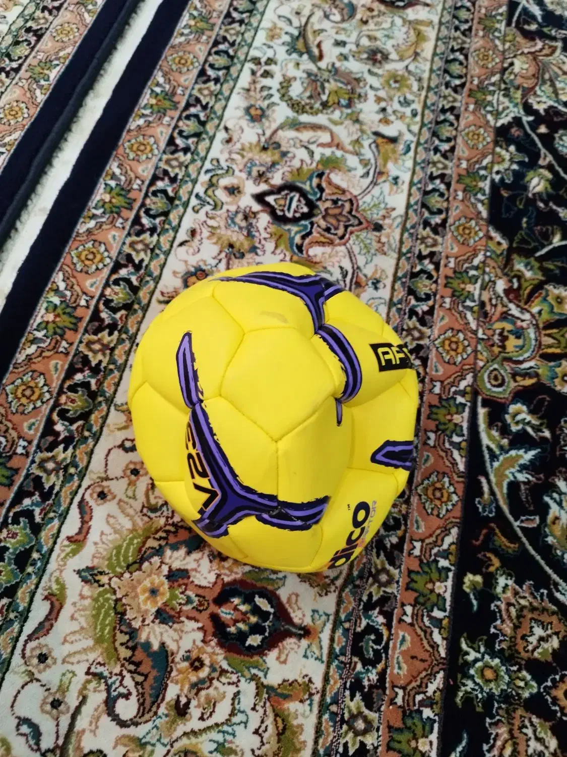 توپ فوتبال کاملا نوو|ورزشهای توپی|گرمدره, |دیوار