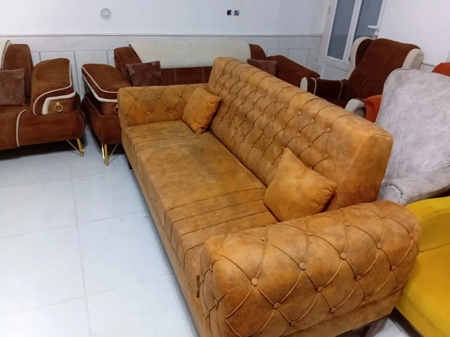 مبل راحتی چستر یونانی نقدو چک|مبلمان خانگی و میز عسلی|کاشان, شهرک صنعتی کویر|دیوار