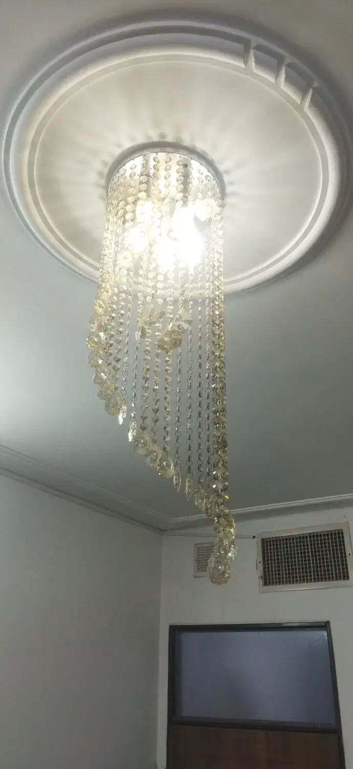 لوستر کریستالی تمیز وسالم|لوستر و چراغ آویز|قم, شهرک فاطمیه|دیوار