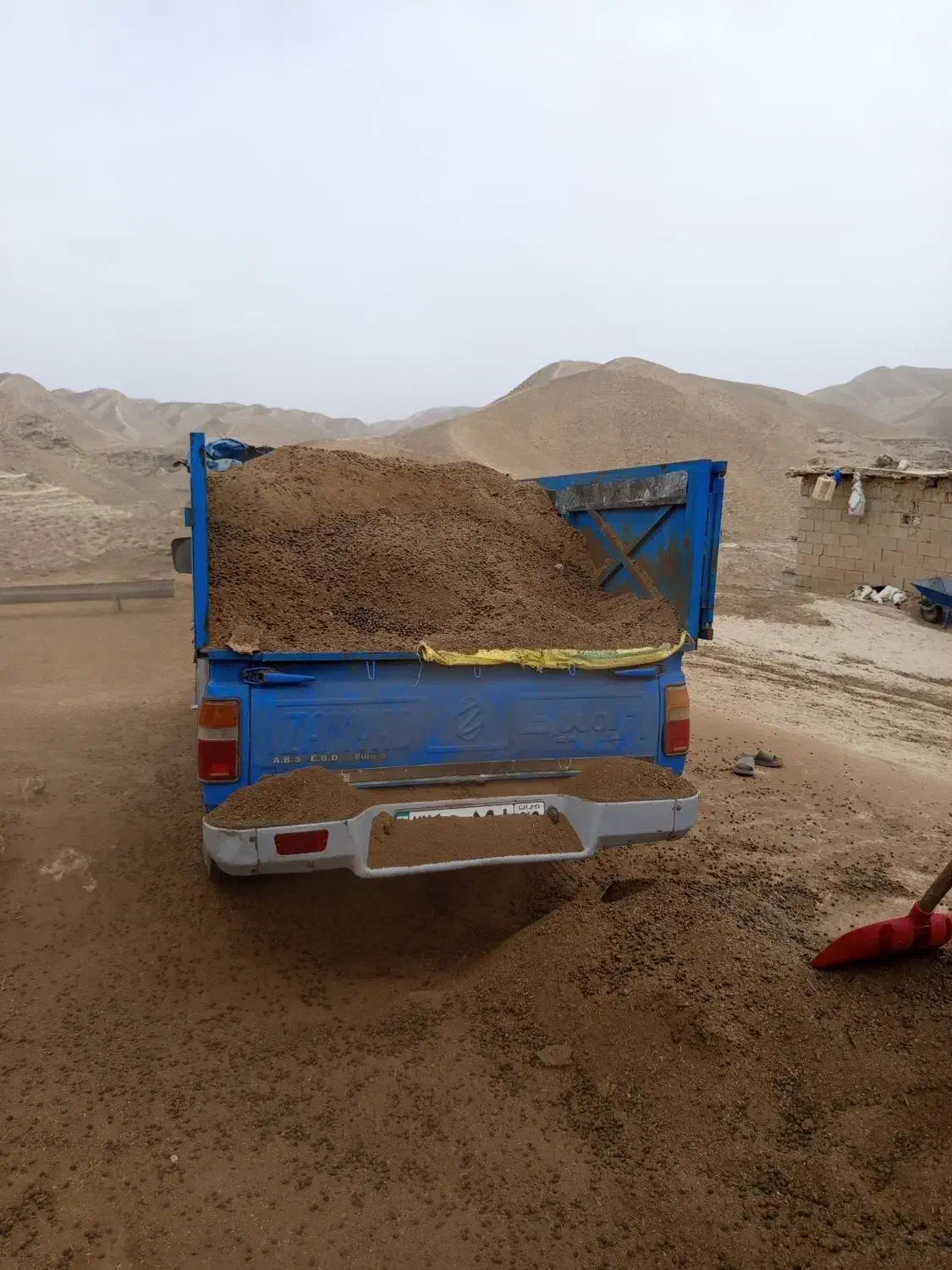 کود حیوانی (پووش)گوسفندی وگاوی سالخورده|خدمات باغبانی و درختکاری|قائمشهر, |دیوار