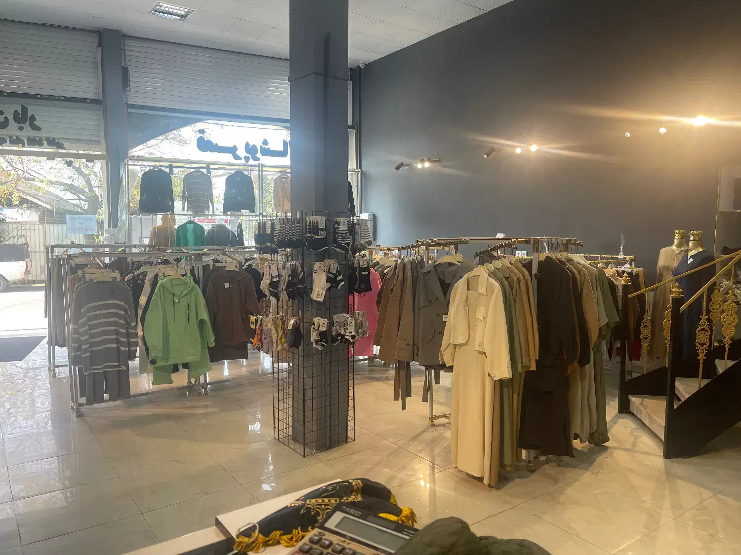 فروشنده خانم برای لباس فروشی|استخدام بازاریابی و فروش|تنکابن, |دیوار