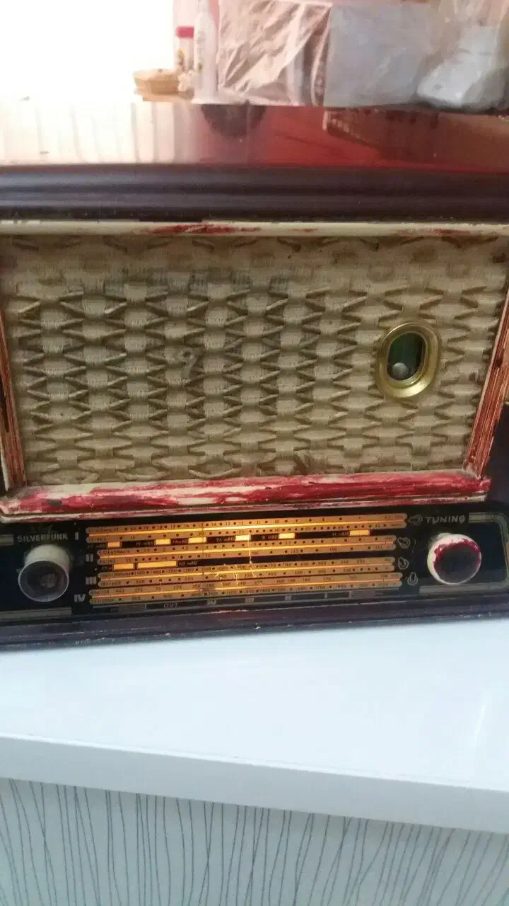 رادیو کلکسیونی قدیمی|کلکسیون اشیاء عتیقه|قیامدشت - خاورشهر, |دیوار