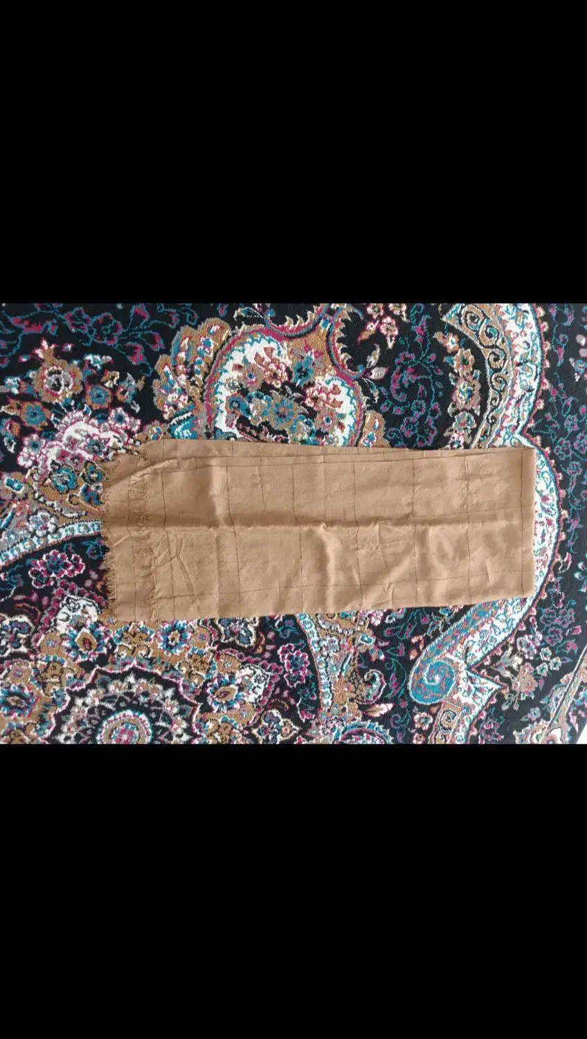 یک گونی لباس|لباس|رباط‌کریم, رباط‌کریم|دیوار