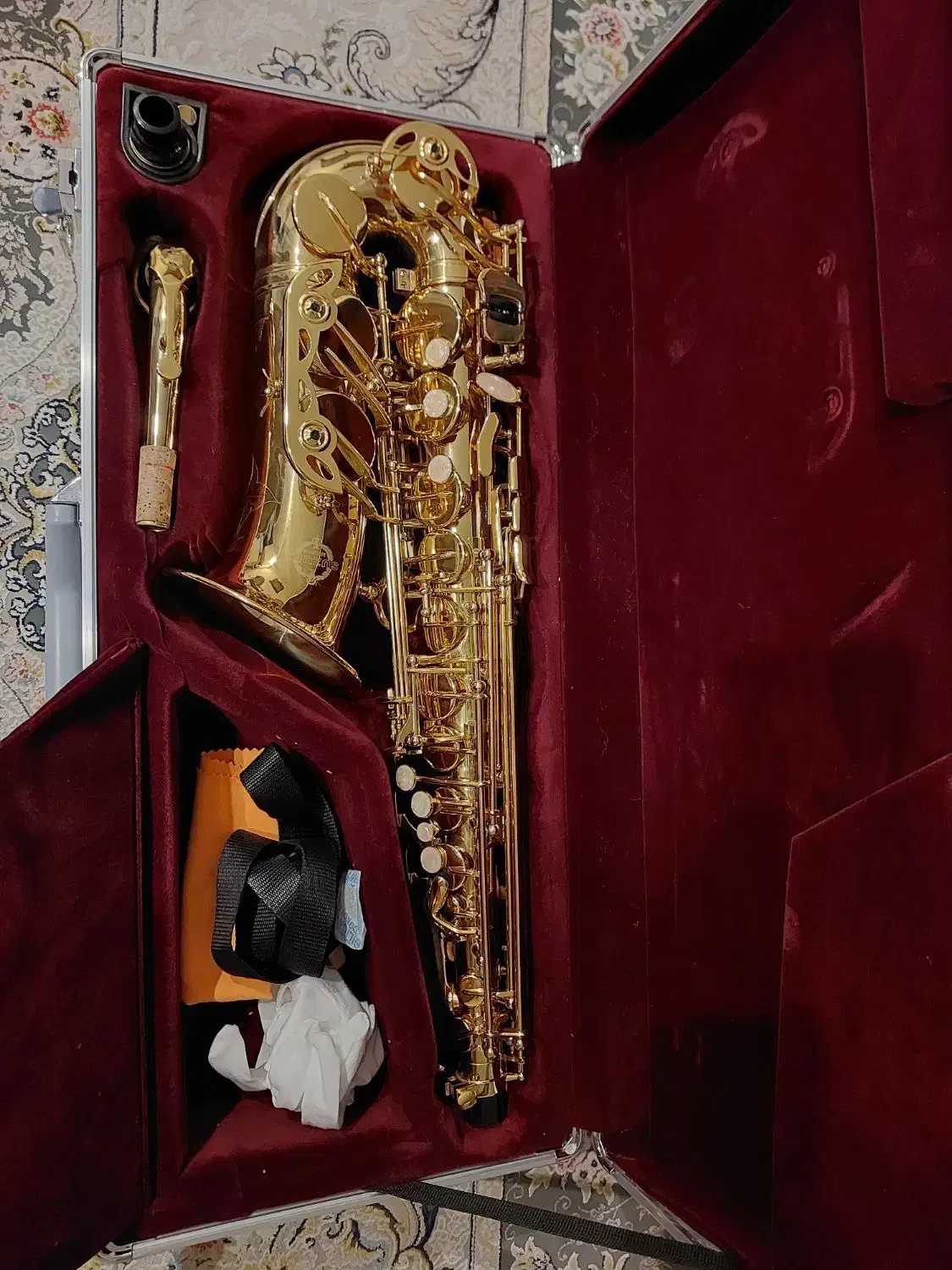 ساکسیفون آلتو سوزوکی|سازهای بادی|رشت, کوی حسینی|دیوار