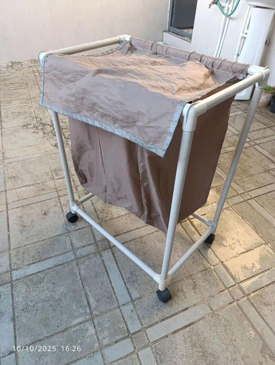 سبدرخت چرک ترولی|بندرخت و رخت‌آویز|زاهدان, |دیوار