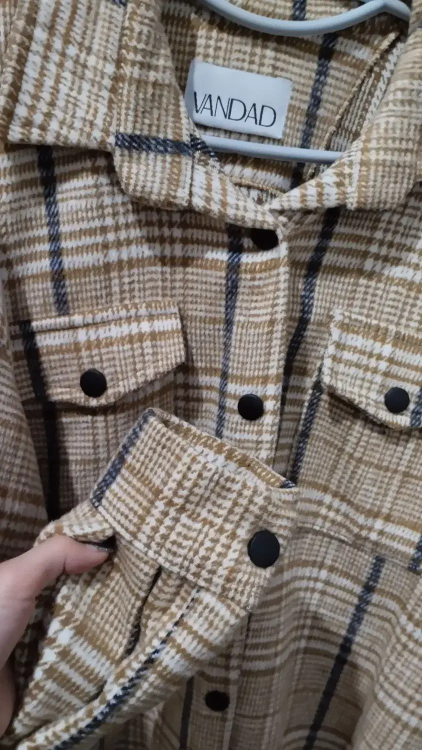 پالتو|لباس|چالوس, |دیوار