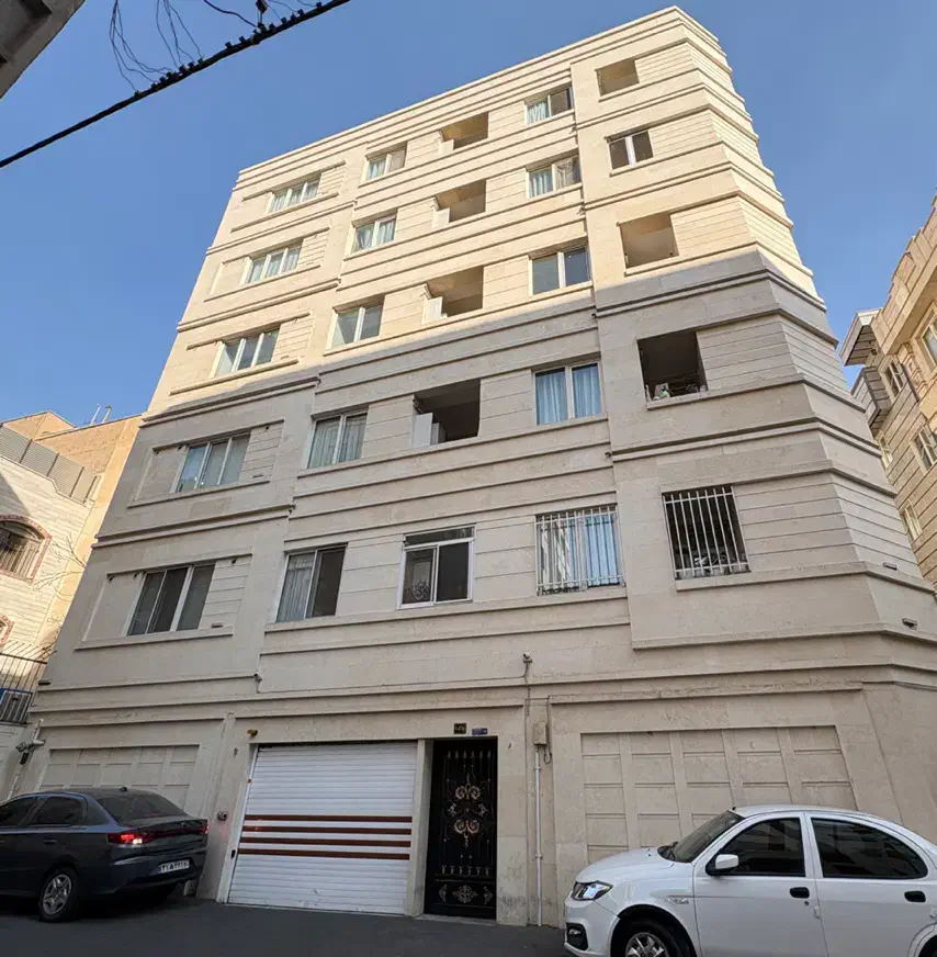 ۸۲ متر ، فول امکانات ، پیروزی