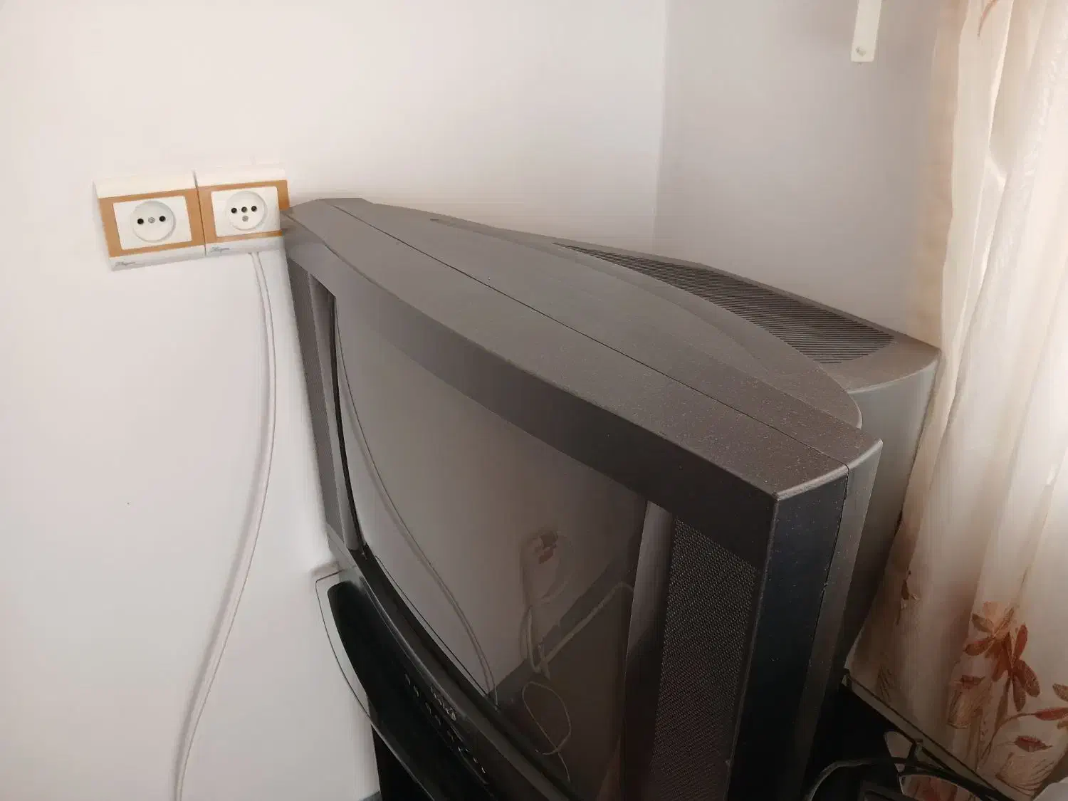 تلویزیون رنگی وستل کاملاً سالم|تلویزیون و پروژکتور|سقز, |دیوار