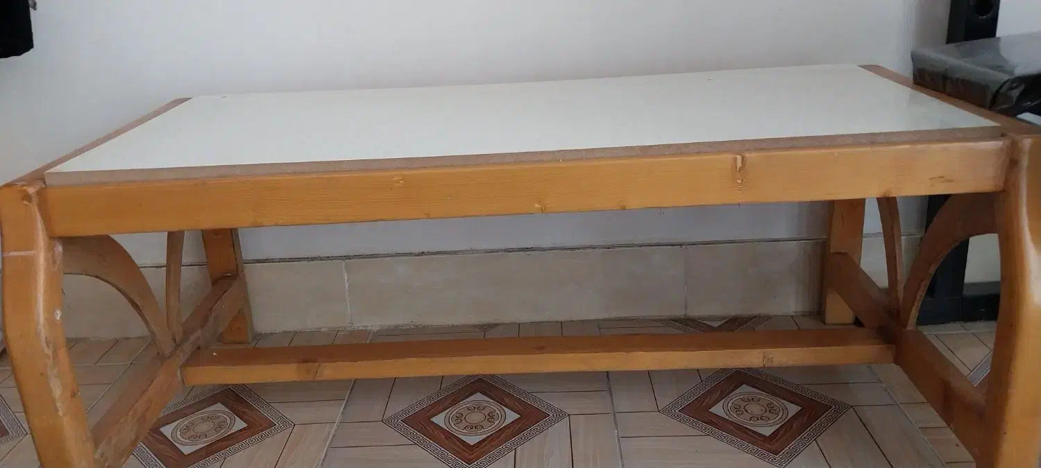 یک عدد میز|میز و صندلی غذاخوری|بروجرد, |دیوار