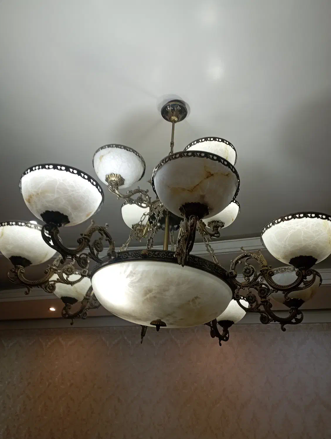 لوستر آنتیک ۱۳ کاسه ای برنزی|لوستر و چراغ آویز|تهران, قیام|دیوار