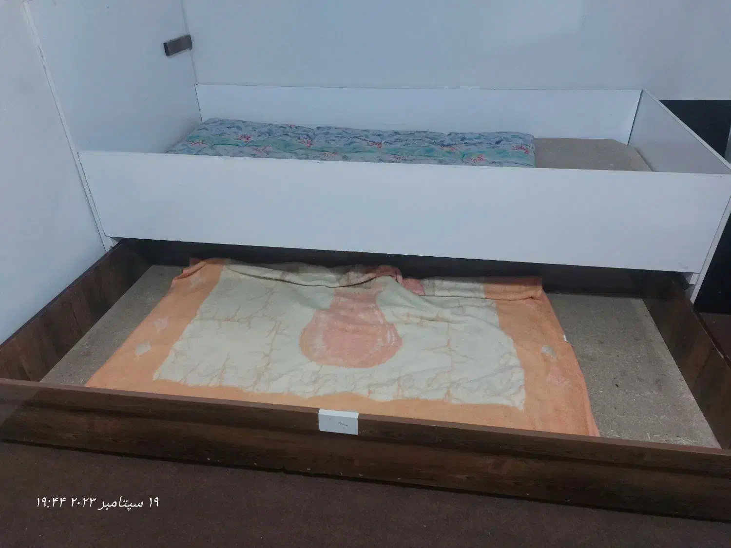 تخت مهمان|تخت و سرویس خواب|مشهد, گلبرگ شمالی|دیوار