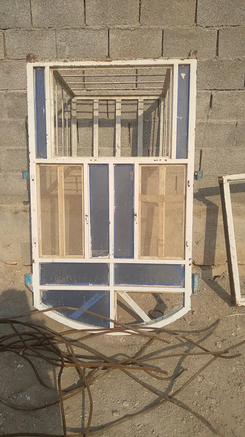 در و پنچره و دوچرخه|دوچرخه، اسکیت، اسکوتر|اهرم, |دیوار