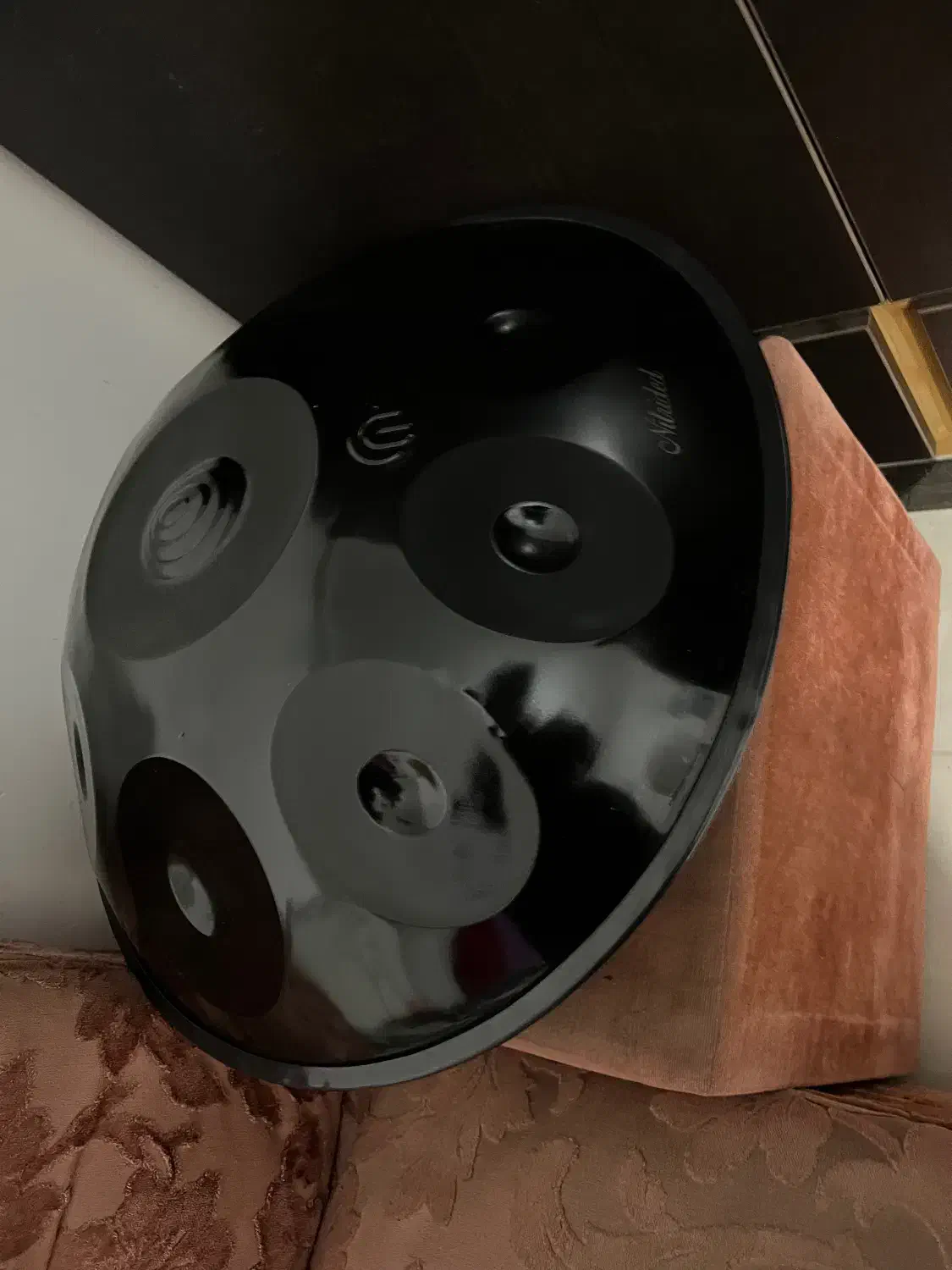 هنگدرام در حد نو|درام و پرکاشن|ساری, |دیوار