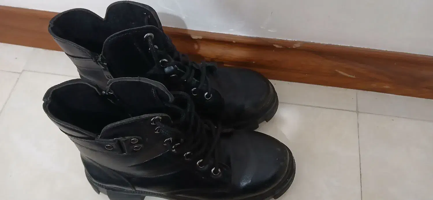 پوتین دخترانه سالم سایز۳۷وکفش سفید مجلسی سایز۳۵|کفش و لباس بچه|میانه, |دیوار