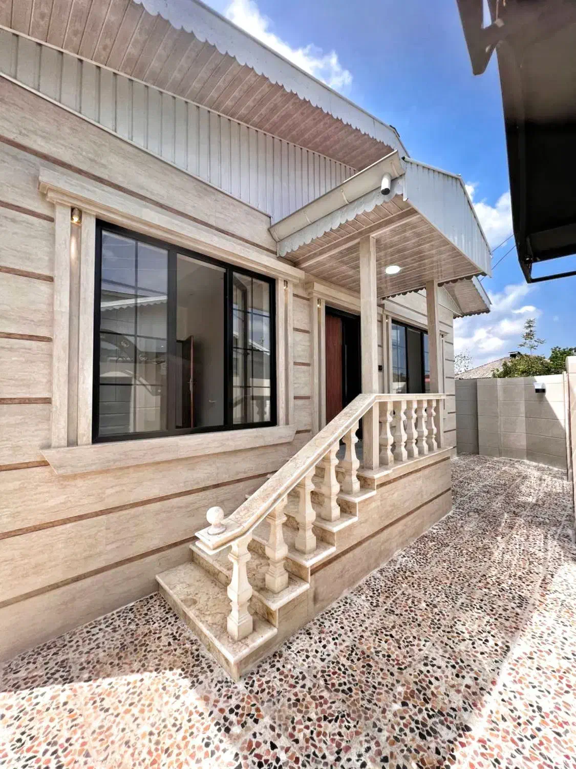 ویلای نوساز/سند دار/ لوکیشن بینظیر/نزدیک ساحل|فروش خانه و ویلا|رشت, بلوار گیلان|دیوار