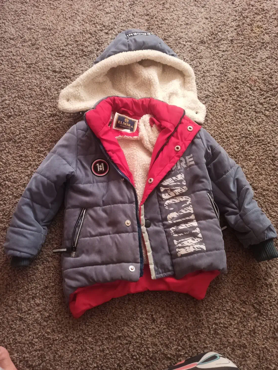 بافت و شلوار گرم و کاپشن بچگانه در حد خیلی نو|کفش و لباس بچه|شیراز, هفت تنان|دیوار