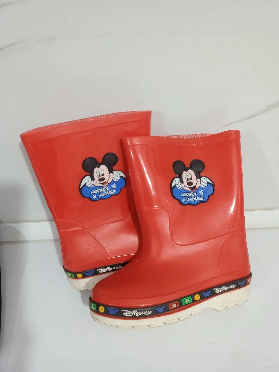 چکمه کودک|کفش و لباس بچه|رشت, نظری|دیوار