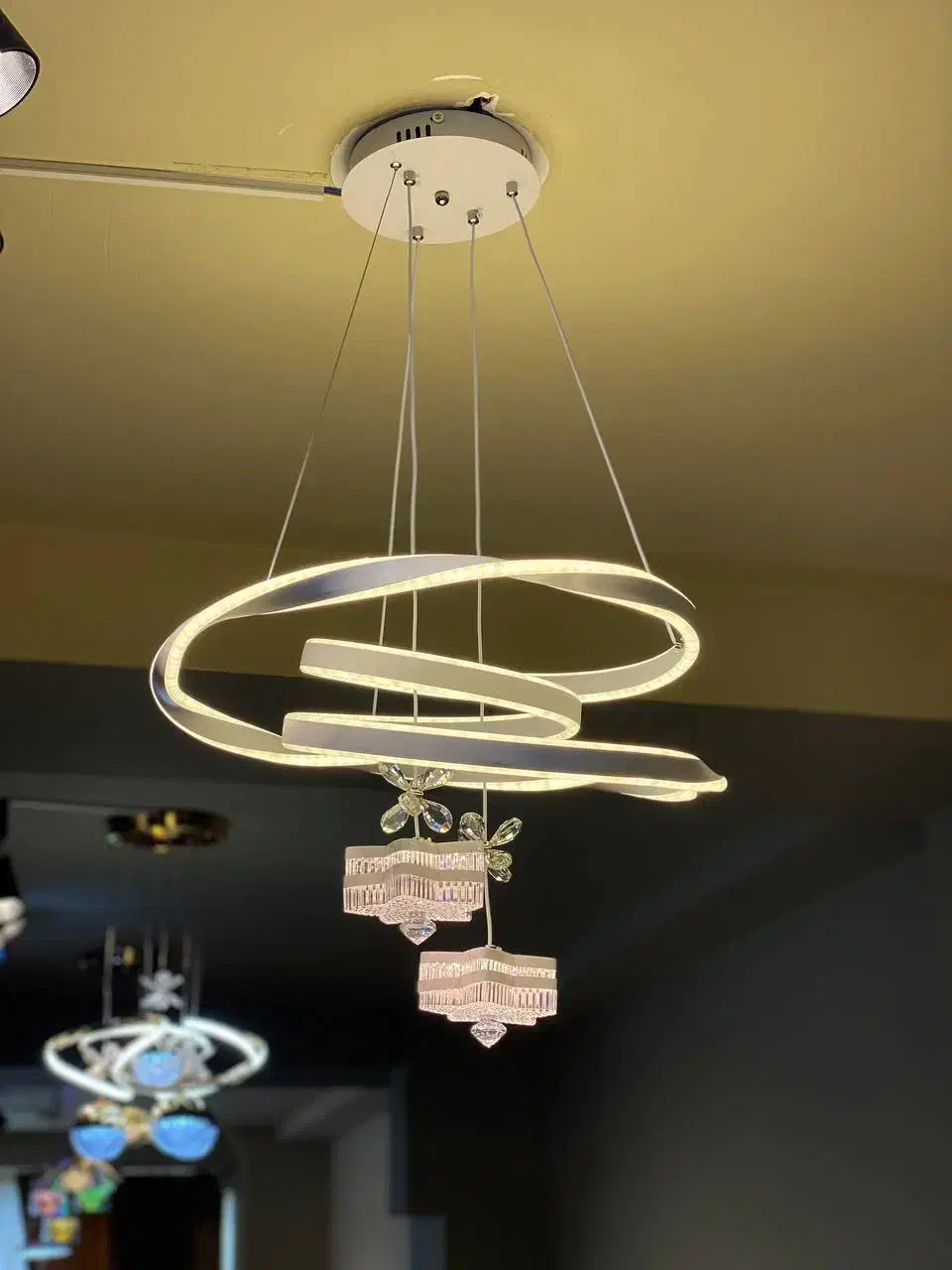 آویز وارداتی استِلا|لوستر و چراغ آویز|قم, دورشهر|دیوار