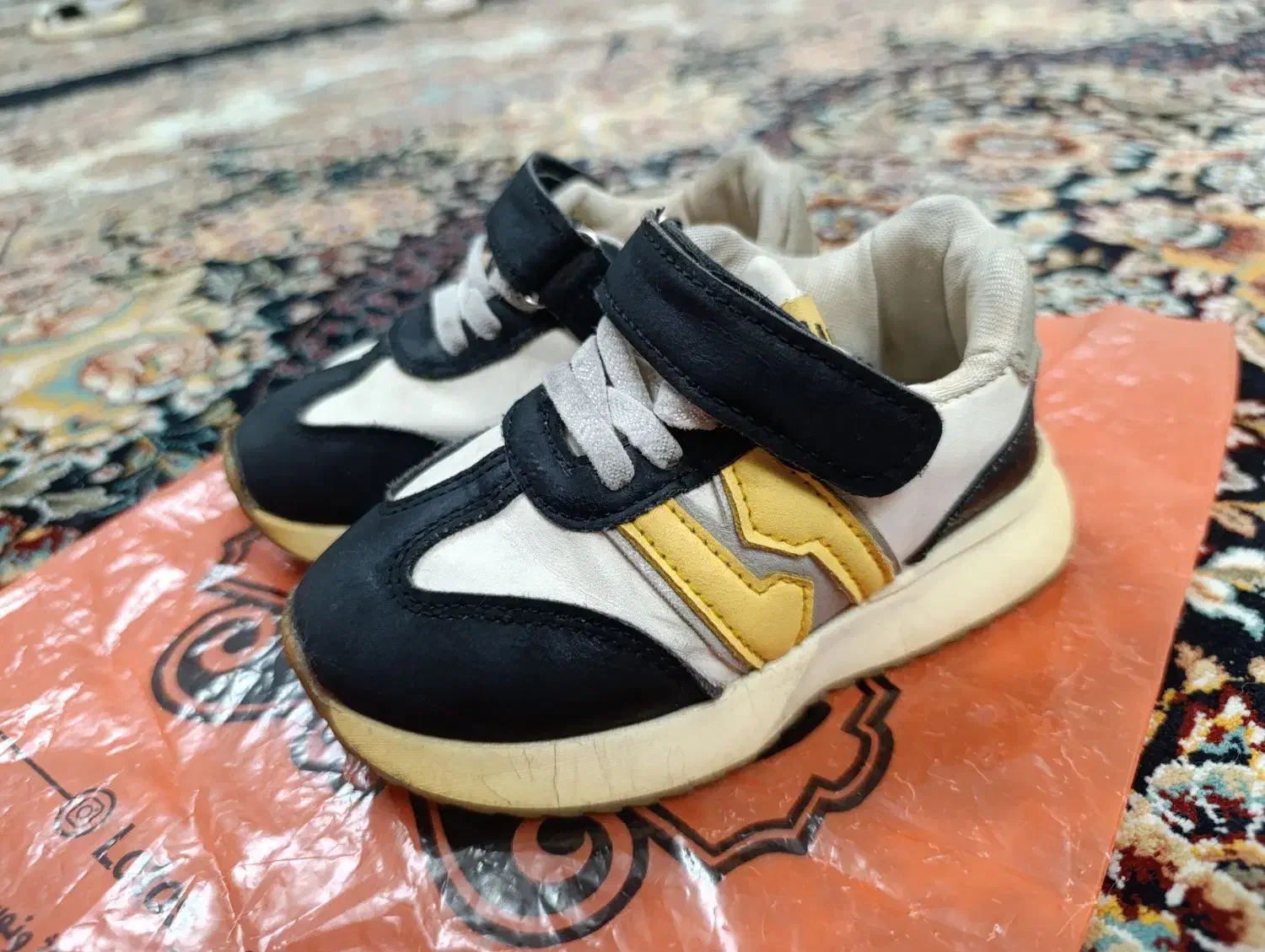 کفش کودک|کفش و لباس بچه|رشت, گلباغ نماز|دیوار