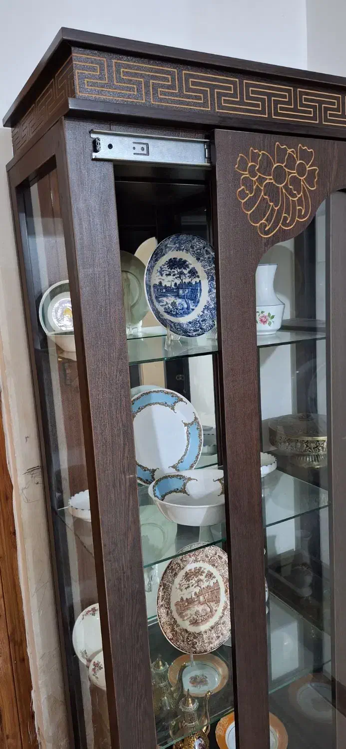 بوفه یا ویترین ظرف|بوفه، ویترین، کنسول|آستانه سرا, |دیوار