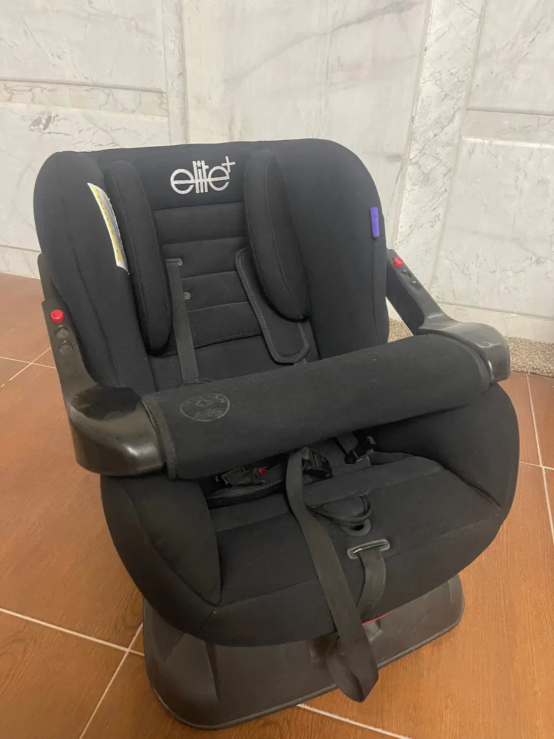 صندلی ماشین الیت استفاده مشده|تخت و صندلی بچه|لنجان, |دیوار