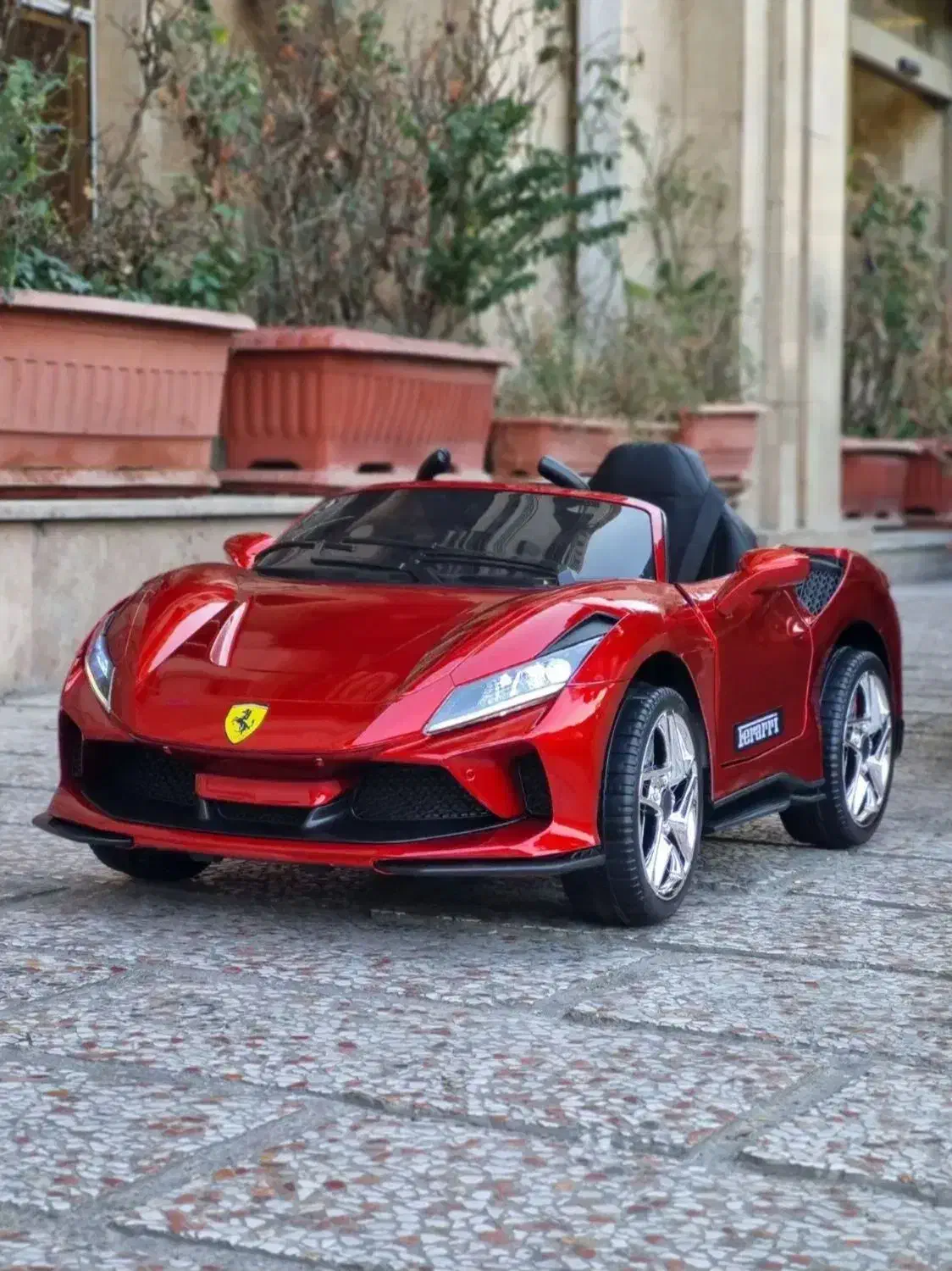 ماشین شارژی فراری ۴موتوره اورجینال|اسباب‌بازی بچه|کرمانشاه, |دیوار