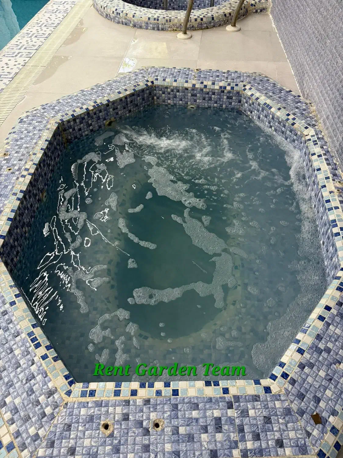 کد ۰۸۹ ، استخر جکوزی بیلیارد ، تیم رنت گاردن|اجارهٔ کوتاه‌مدت ویلا و باغ|شیراز, گویم|دیوار