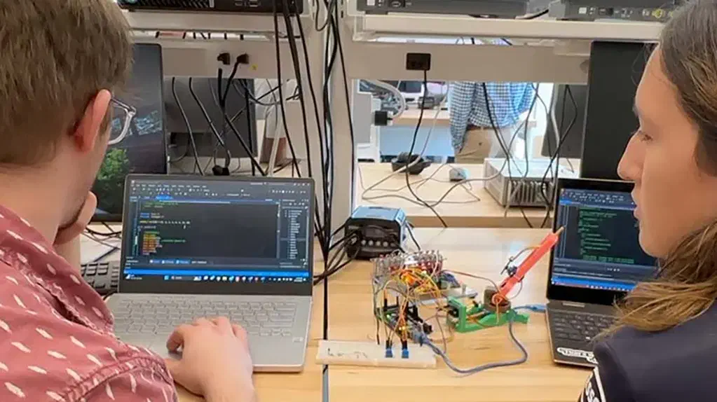 جویای کار - مهندس کامیپوتر هستم|خدمات رایانهای و موبایل|تویسرکان, |دیوار