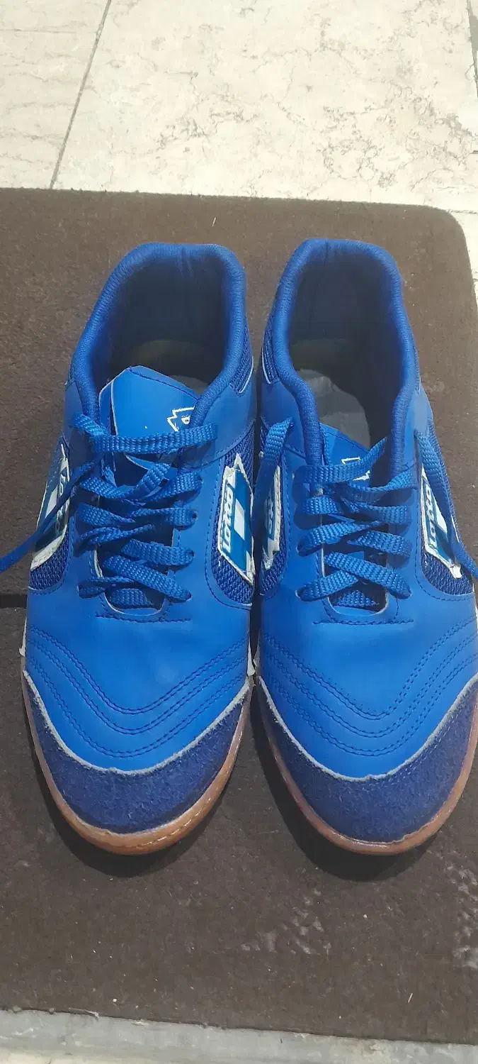 کفش فوتسال سایز ۴۳|تجهیزات ورزشی|تهران, جوادیه|دیوار