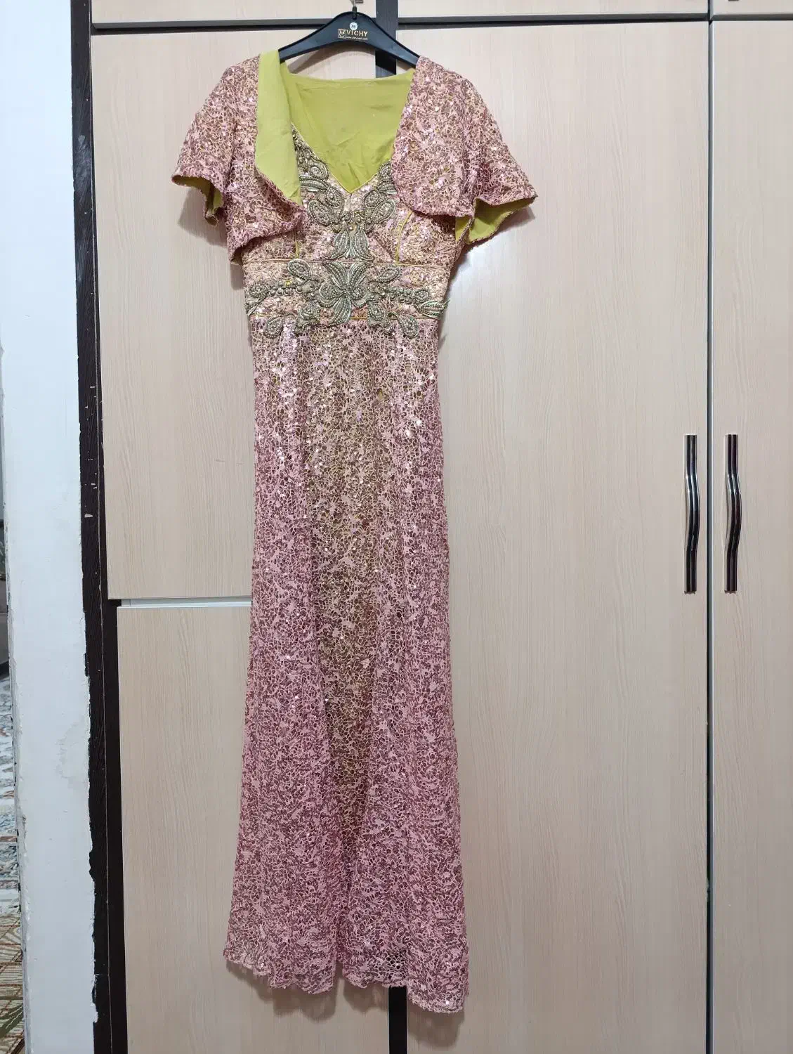 پیراهن مجلسی|لباس|فیروزآباد (لرستان), |دیوار