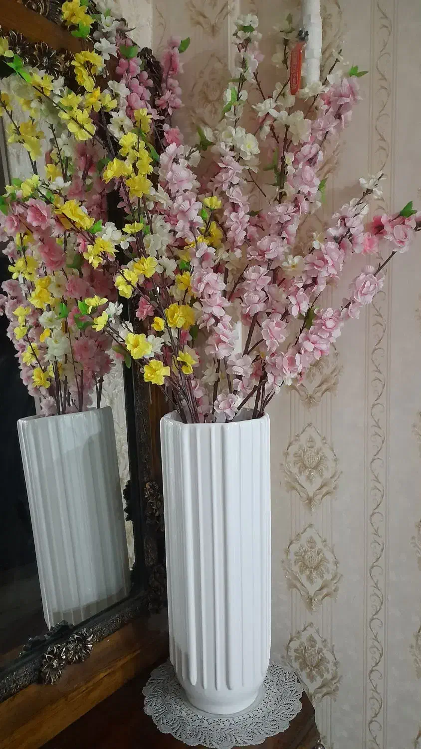 گلهای  شکوفه های همراه با گلدان سرامیکی نو|گل مصنوعی|همدان, |دیوار