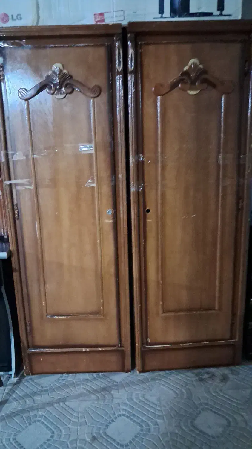 تعدادی|میز تحریر و کامپیوتر|یزد, |دیوار