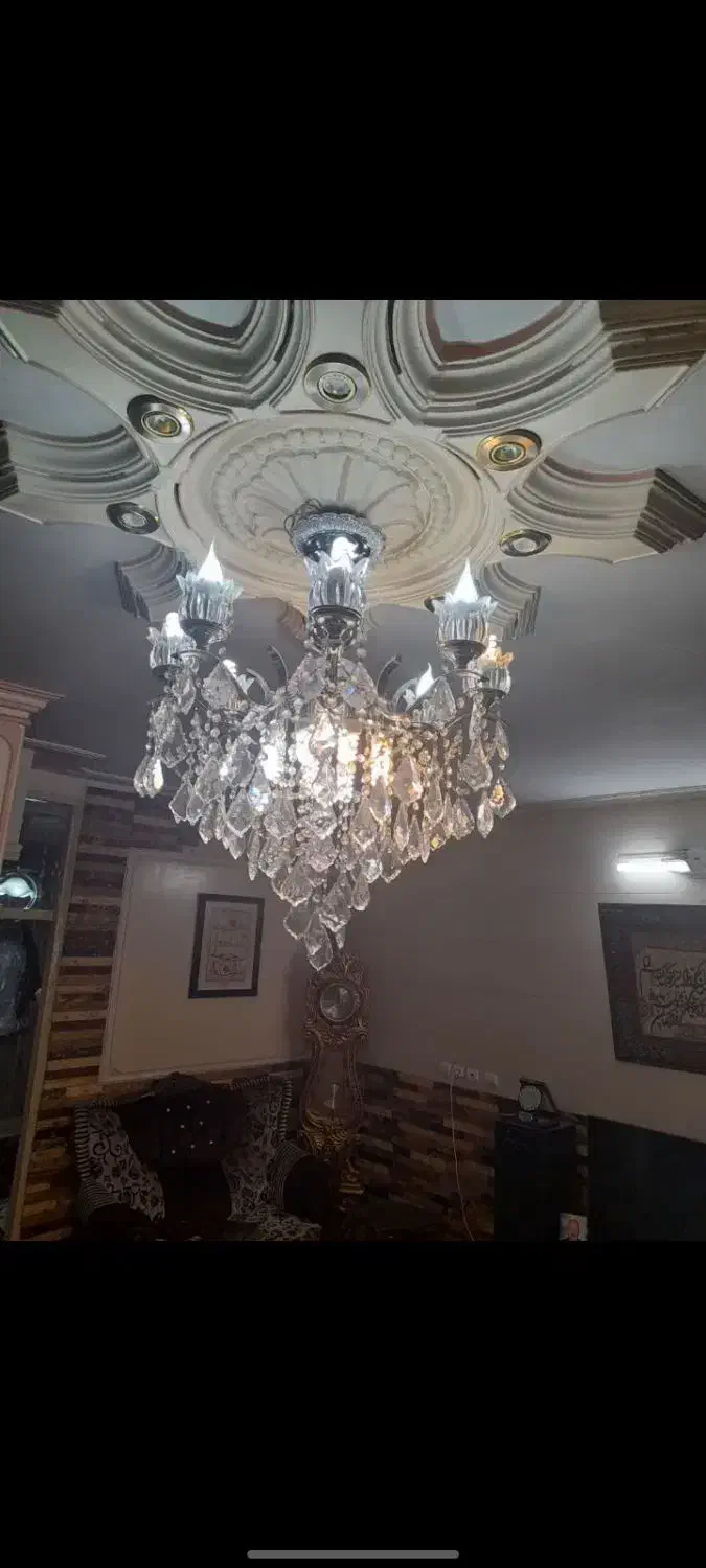 لوستر ۸ شاخه یک عدد کاملا سالم درحد نو|لوستر و چراغ آویز|تهران, فلاح|دیوار