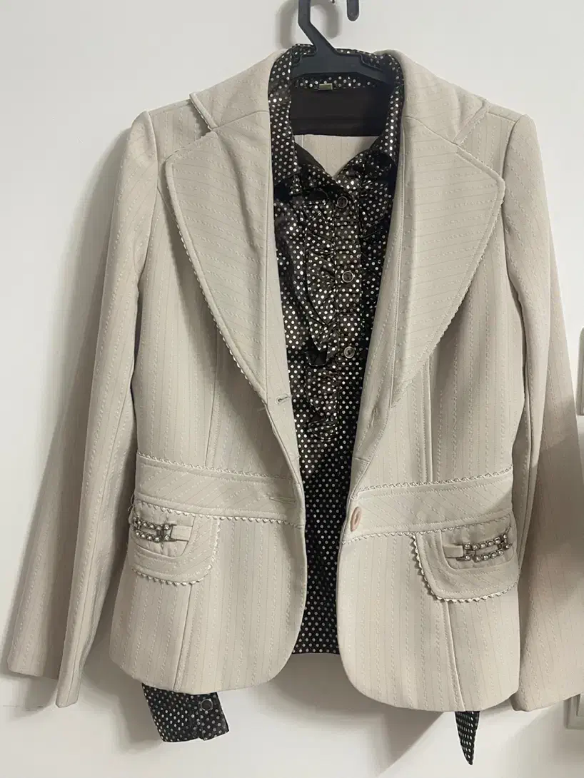 کت و شلوار و شومیز|لباس|آباده, |دیوار