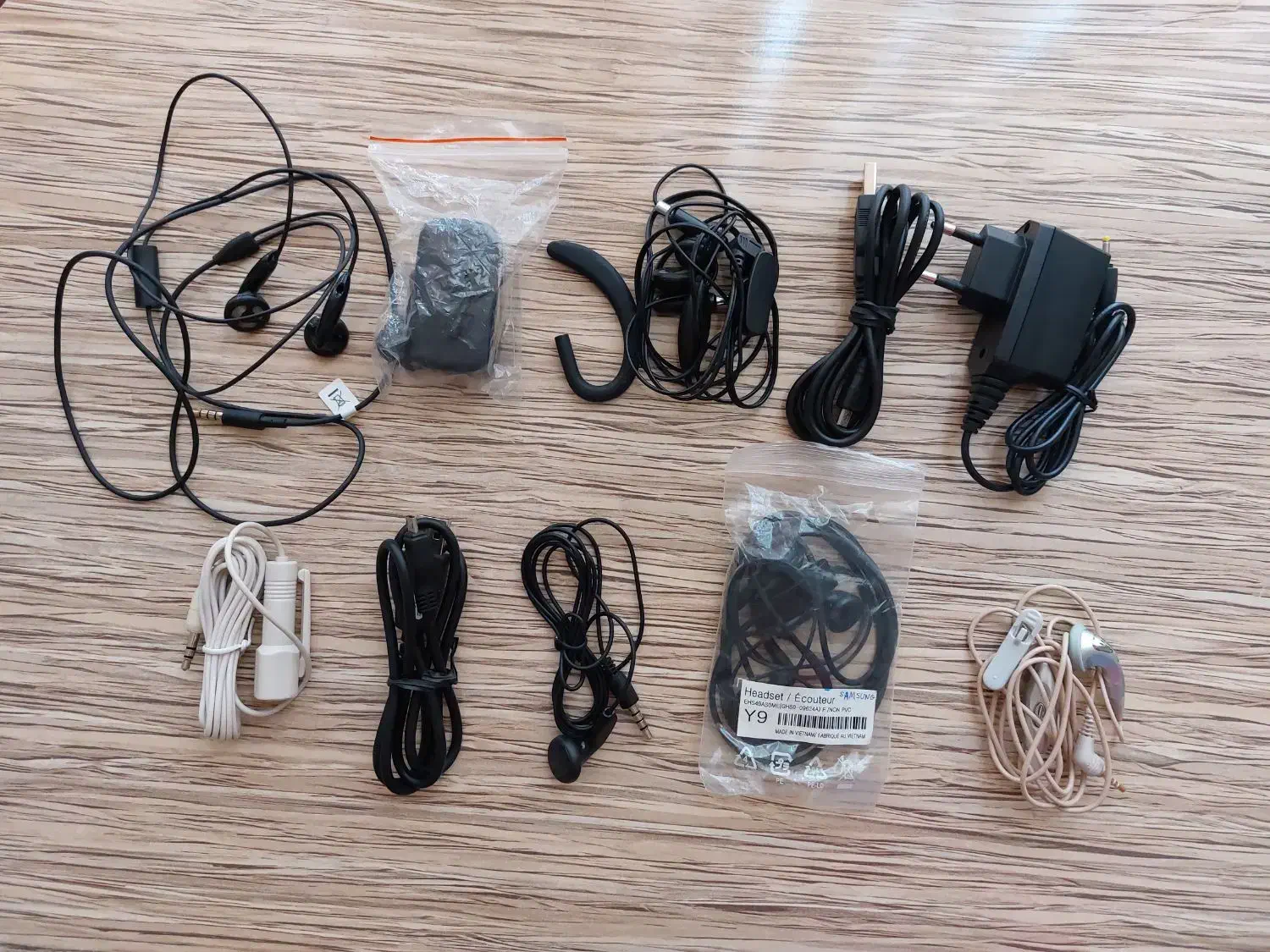 هندزفری و شارژر|لوازم جانبی موبایل و تبلت|هشتگرد, خور|دیوار