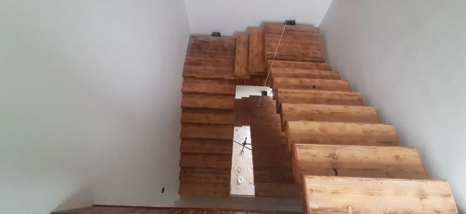 ساخت و اجرای راه پله چوبی|خدمات پیشه و مهارت|قائم‌شهر, |دیوار