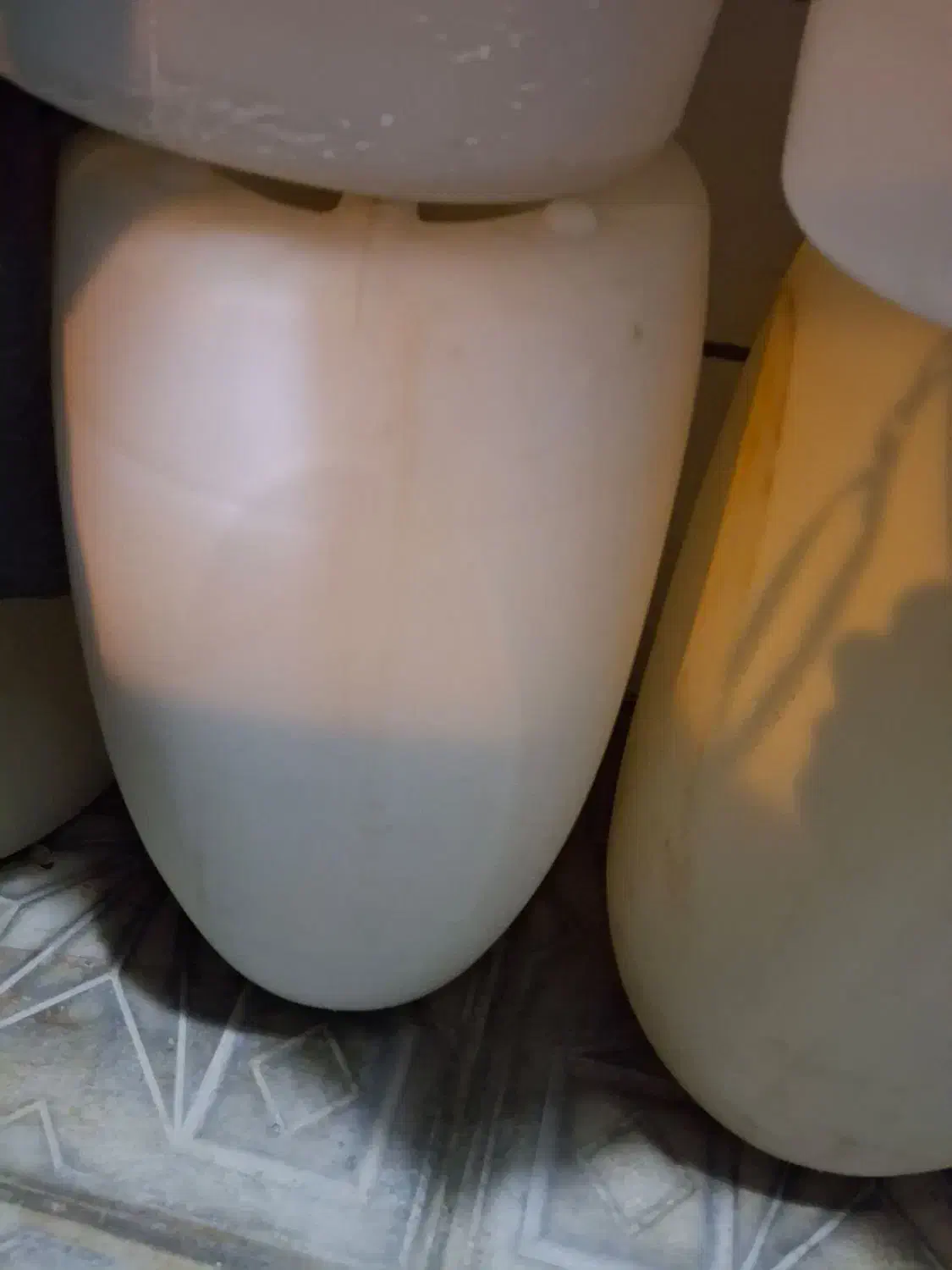 گالن 22 لیتری زخیم|ظروف نگهدارنده، پلاستیکی، یک‌بارمصرف|بیرجند, |دیوار