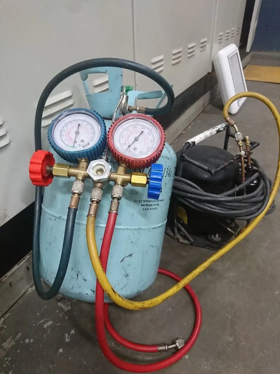 تعمیر انواع یخچال فریزر خانگی و صنعتی و آبسردکن|خدمات پیشه و مهارت|شیراز, شهرک ولیعصر|دیوار