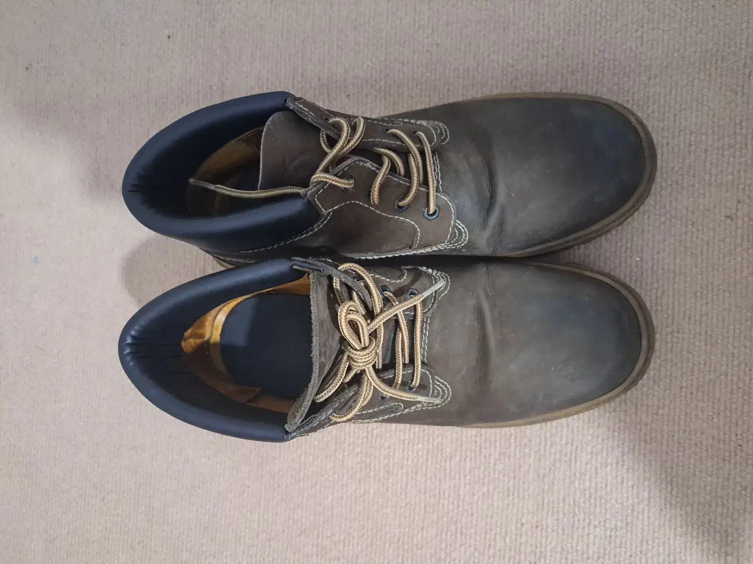 نیم پوتین|کیف، کفش، کمربند|شهریار, شهریار|دیوار